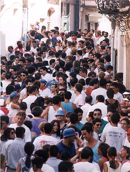 Multitud en la calle Generalísimo