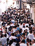 Multitud en la calle Generalísimo