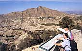Otro mirador en el P.R. 1, con la Hoya de S. Roque y el Solán al fondo