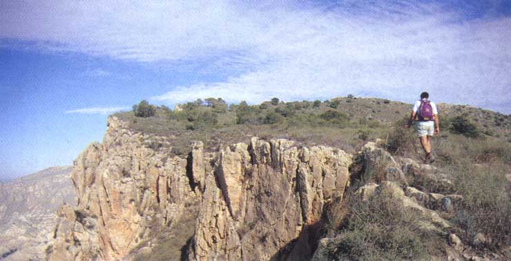 Subiendo a la Navela iremos próximos a estas paredes de su cara norte