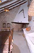 Salón comedor con cocina de leña