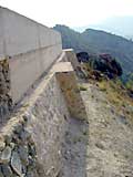 Muralla lateral reconstruida