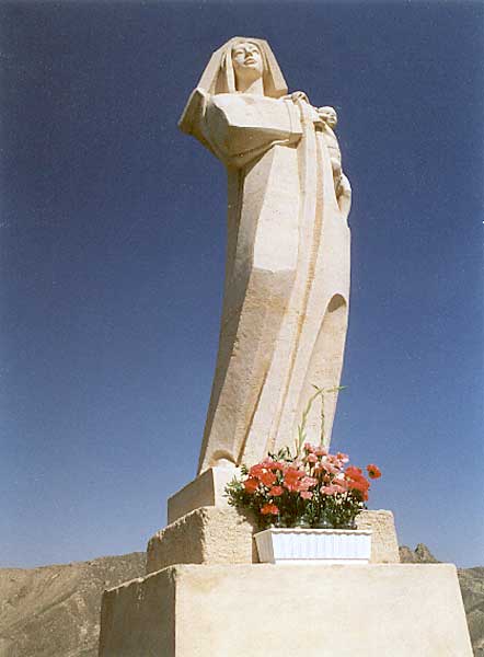 Monumento a la Virgen Blanca