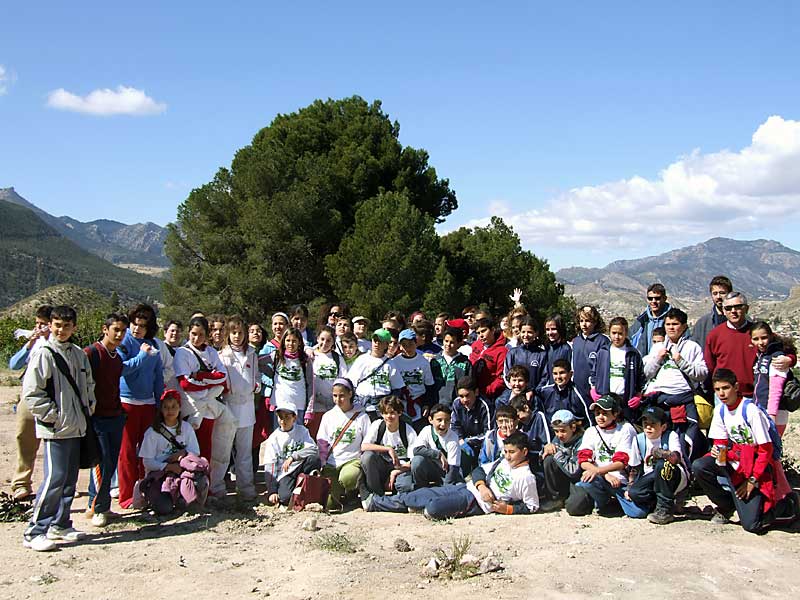 Los niños de los tres colegios de Blanca participan en el Día Mundial Forestal