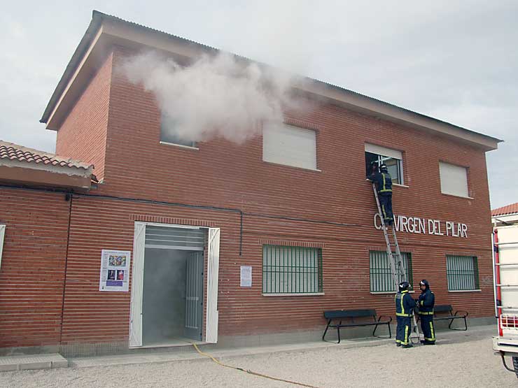 Simulacro de incendio en el colegio Virgen del Pilar